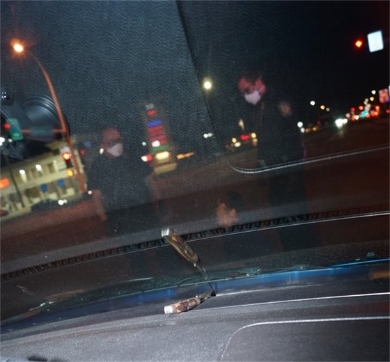 Suspect located in car w/knife