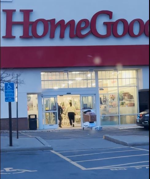 An image of the Roseville HomeGoods store